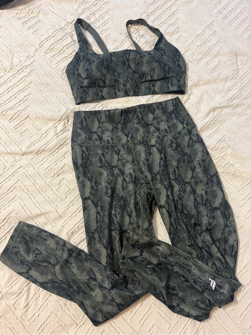 Fabletics Snake-Print Green Active Legging and Sports Bra Set - Green